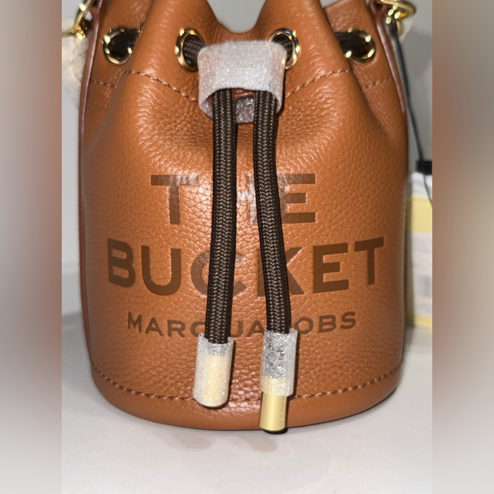 Marc Jacobs “Argan Oil” Bucket Bag - Picture 3 of 13